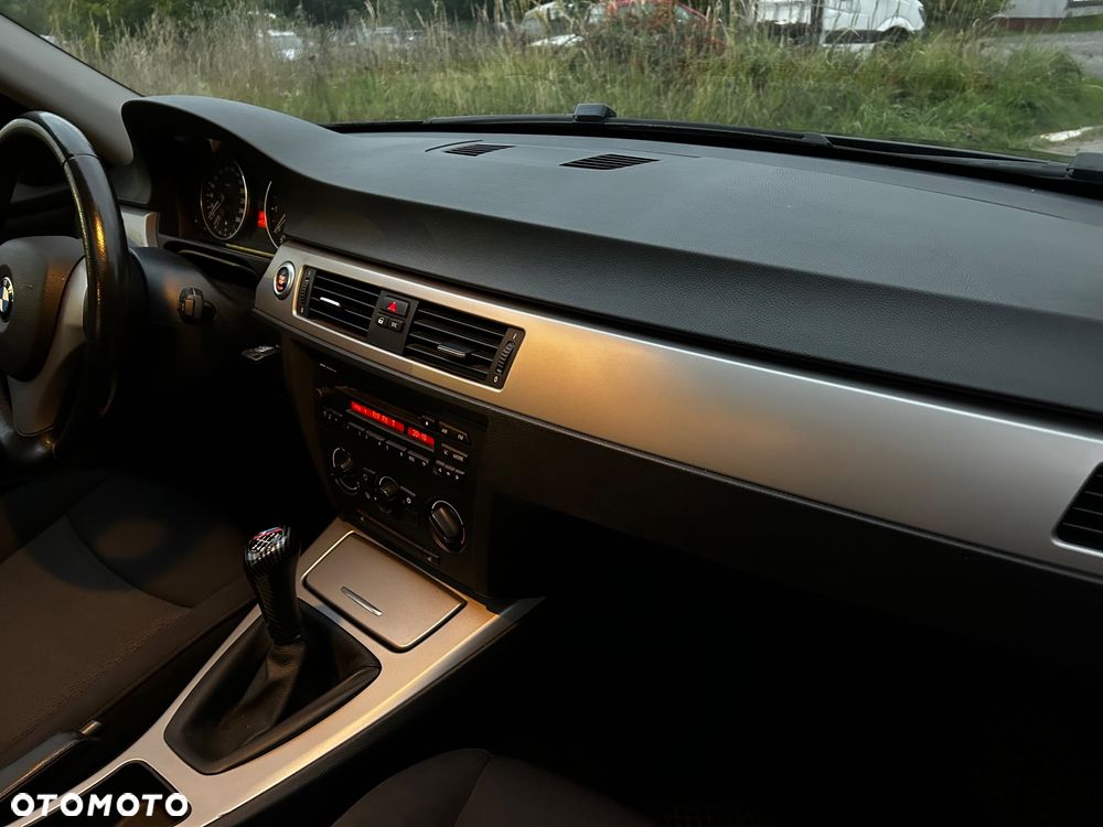 BMW Seria 3 318i - 8