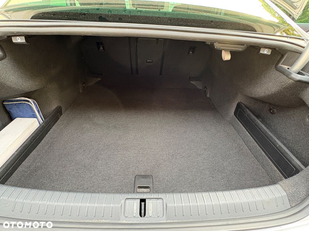 Volkswagen Passat 2.0 TDI SCR Comfortline - 8