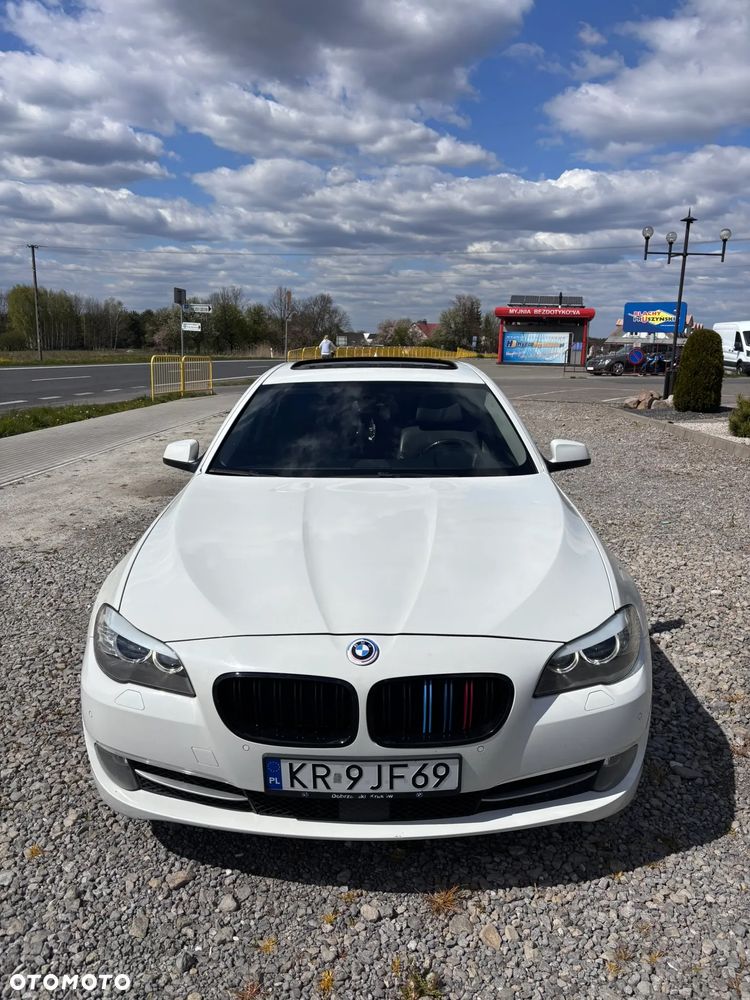 BMW Seria 5 525d Luxury Line - 3