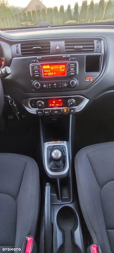 Kia Rio 1.2 Dream Team Edition - 14