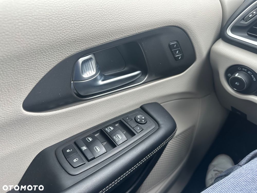 Chrysler Pacifica - 20