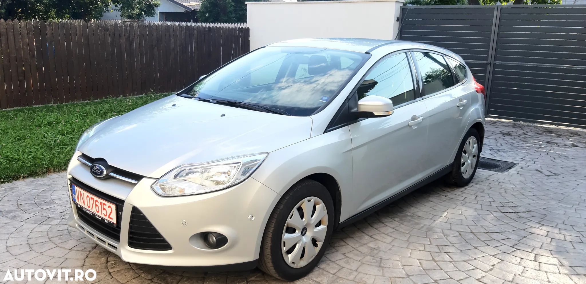 Ford Focus 1.6 Ti-VCT Sport - 1