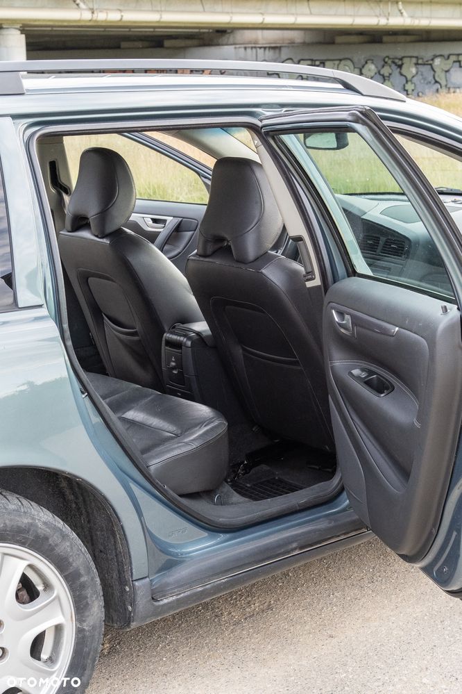 Volvo V70 2.4 D5 AWD - 12