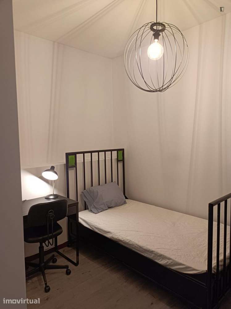 Quarto - localizado em Paranhos Porto - Grande imagem: 3/19