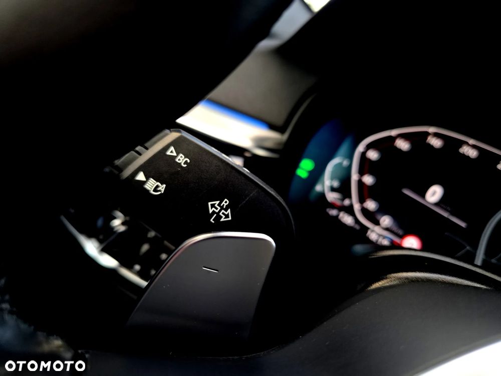 BMW Seria 5 530e xDrive M Sport sport - 25