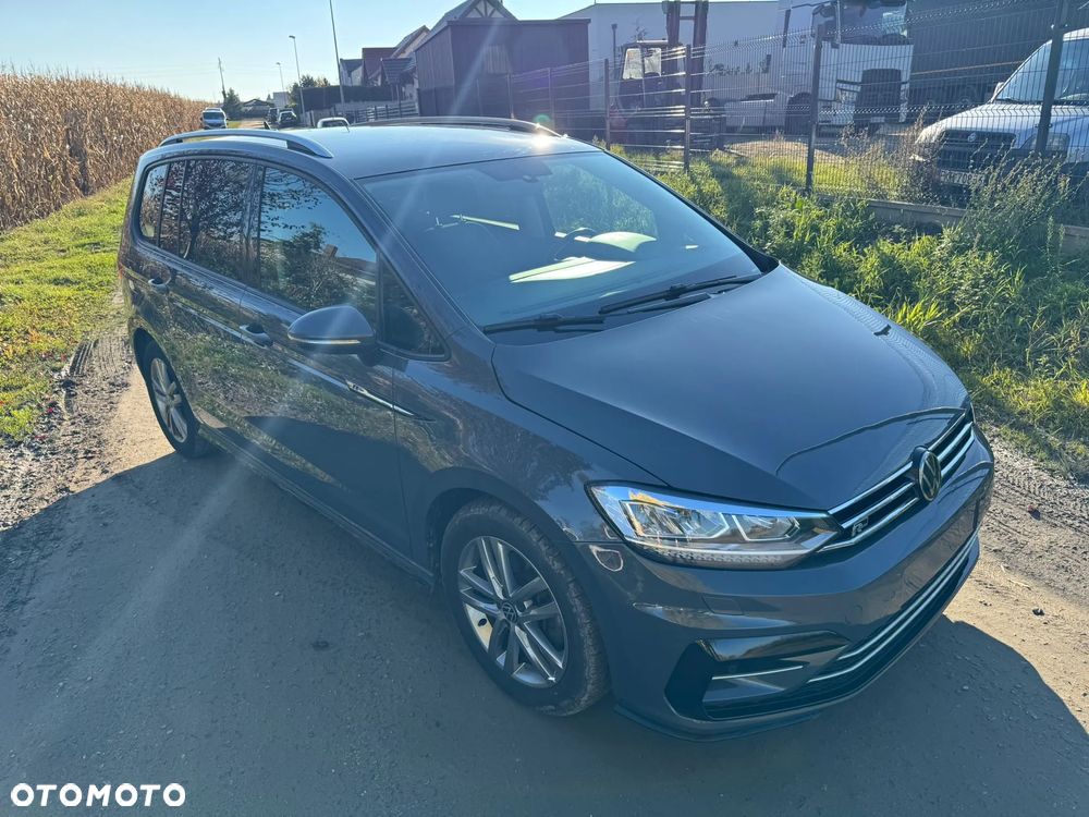 Volkswagen Touran - 12