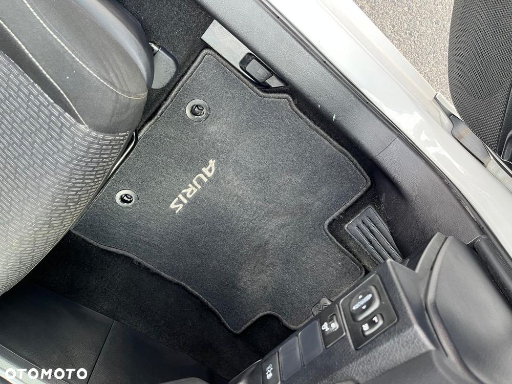 Toyota Auris 2.0 D-4D Comfort - 21