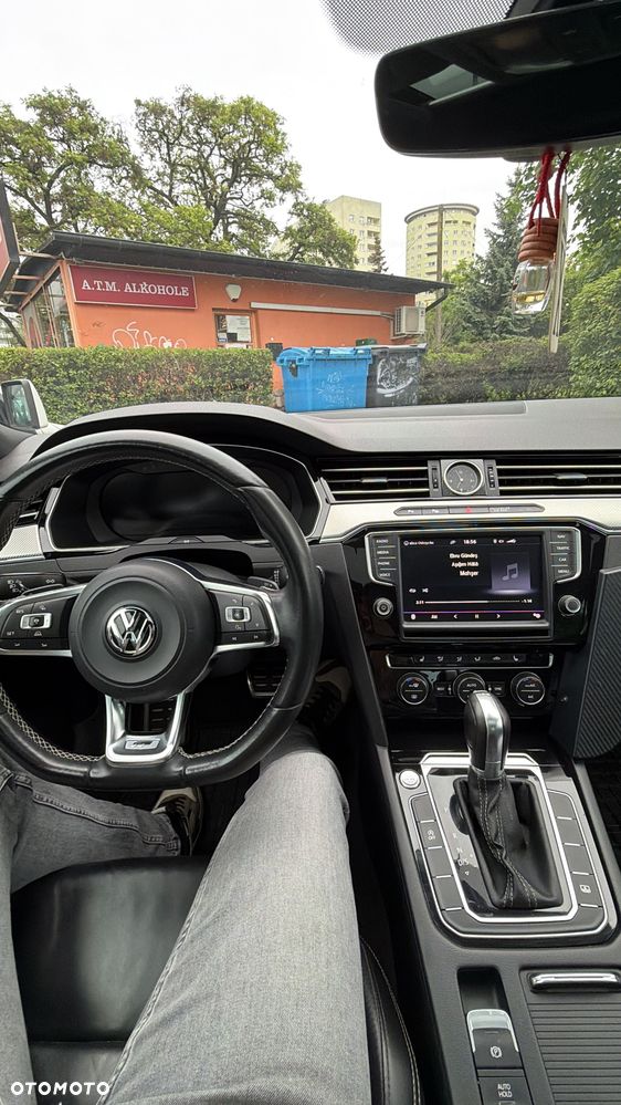 Volkswagen Passat - 1