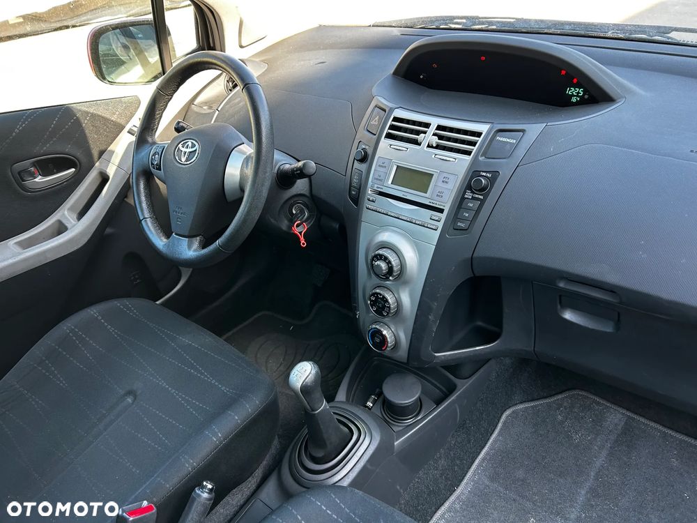 Toyota Yaris - 12