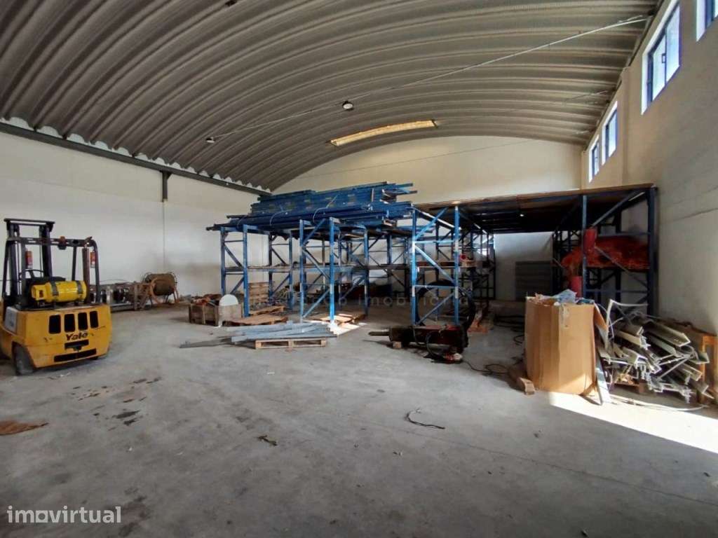 Armazém na Zona Industrial do Alto Padrão, na Lousã - Grande imagem: 3/12