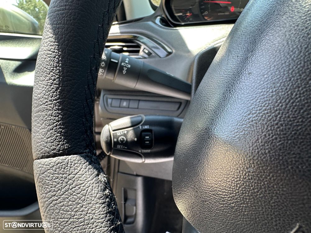 Peugeot 208 1.4 HDi Allure - 24