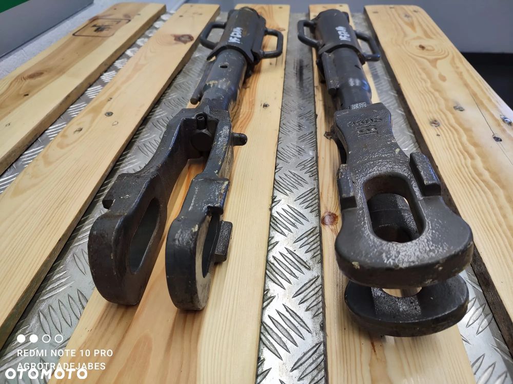 Wieszak tylnego podnośnika Massey Ferguson 6714 - 1