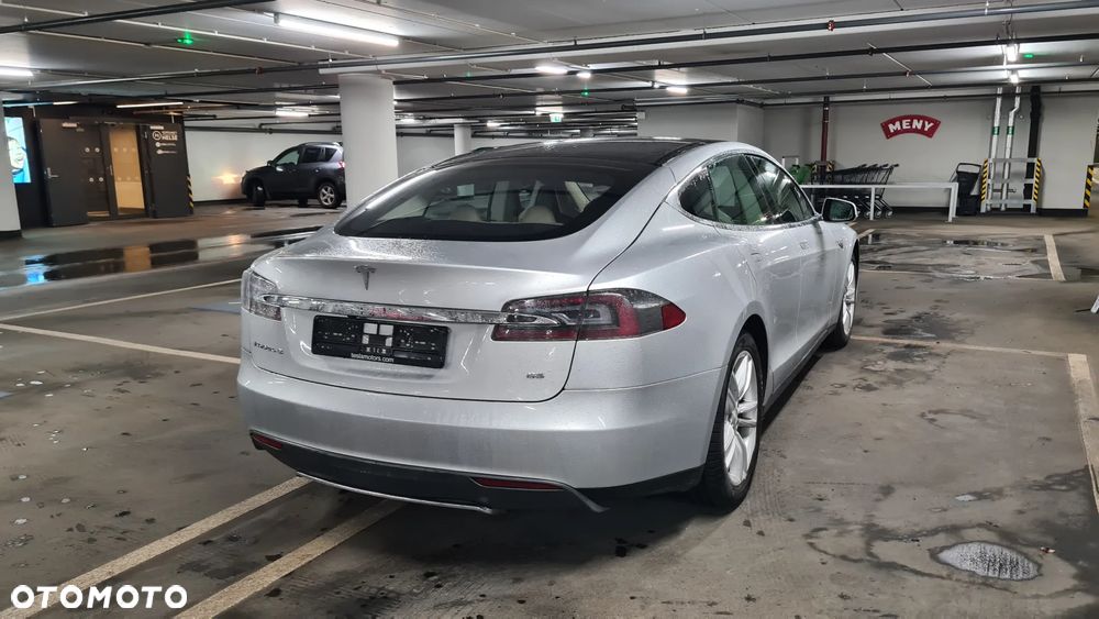 Tesla Model S 85 - 9
