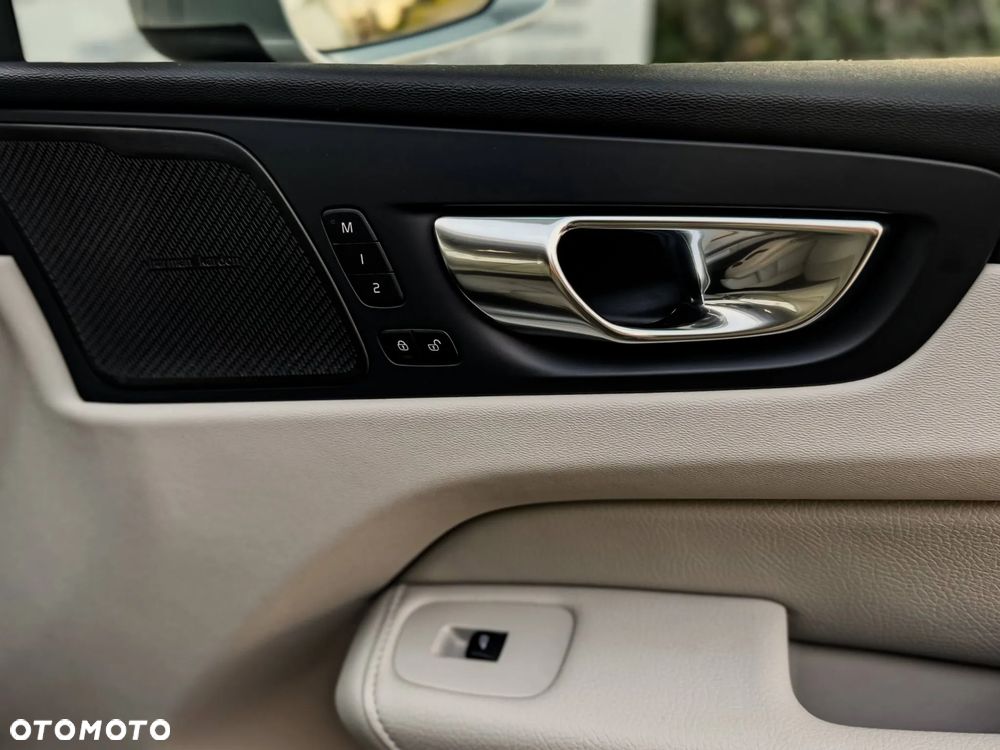 Volvo XC 60 T6 Plug-In Hybrid AWD Inscription - 26