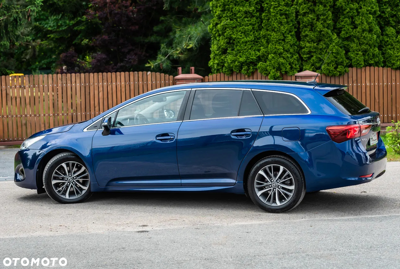 Toyota Avensis 2.0 D-4D Premium - 10