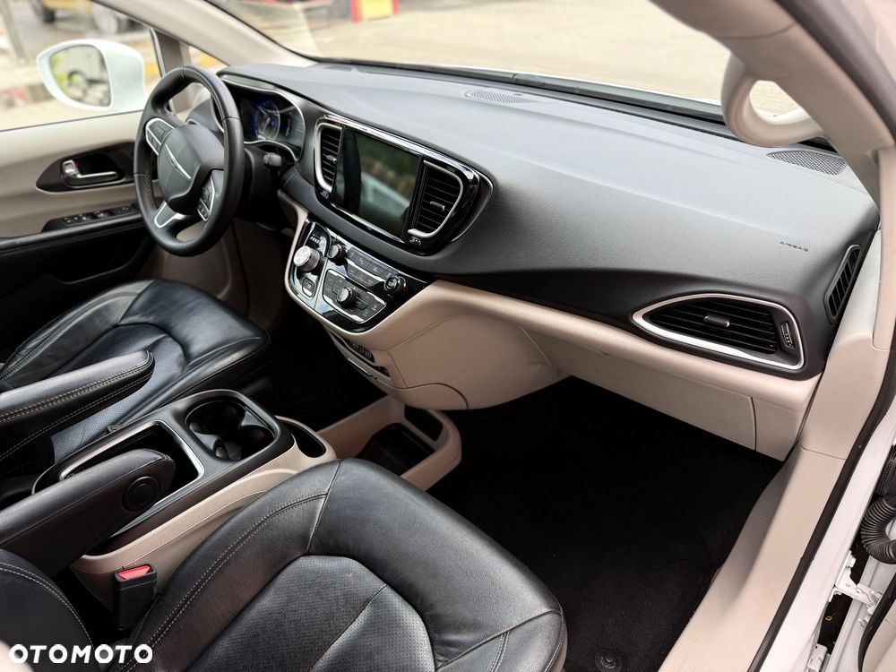 Chrysler Pacifica - 12
