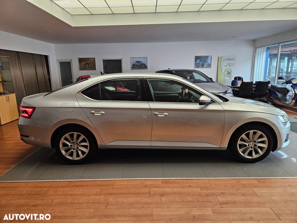 Skoda Superb 2.0 TDI DSG Ambition - 4
