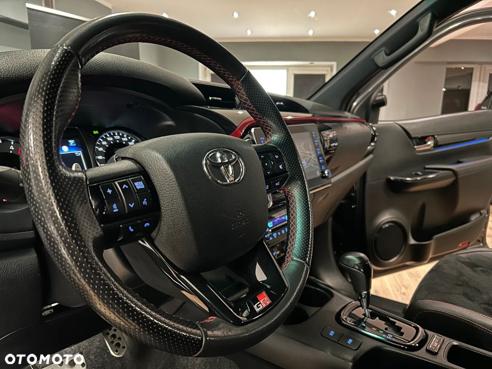 Toyota Hilux 2.8 D-4D Double Cab GR Sport 4x4 - 24