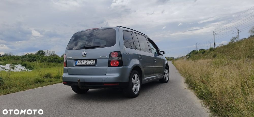 Volkswagen Touran 2.0 TDI Highline DSG - 8