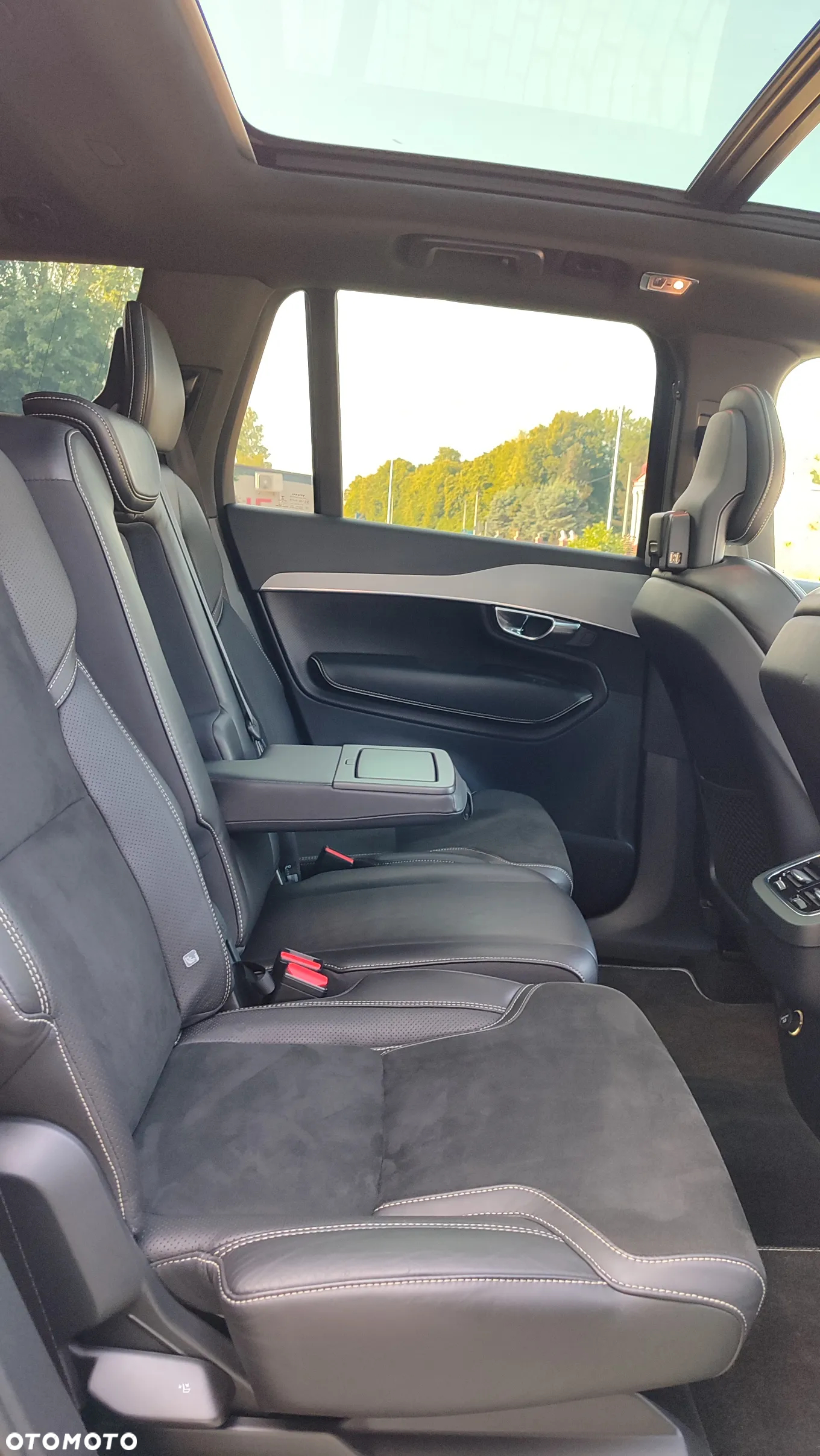 Volvo XC 90 D5 AWD R-Design 7os - 31