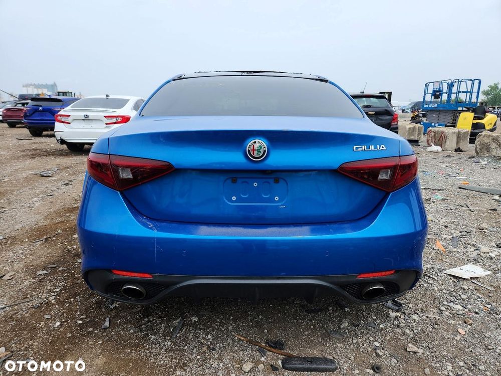 Alfa Romeo Giulia 2.0 Turbo 16V AT8-Q4 Ti - 6