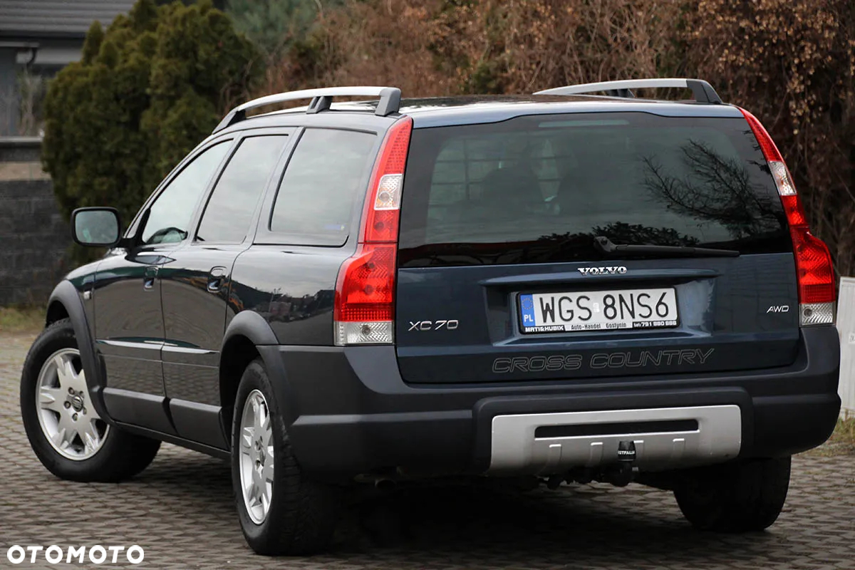 Volvo XC 70 D5 AWD Momentum - 3