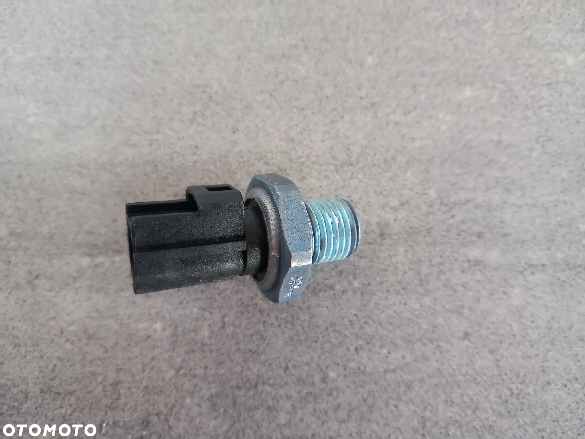 Czujnik ciśnienia oleju Ford 1084764 - 8