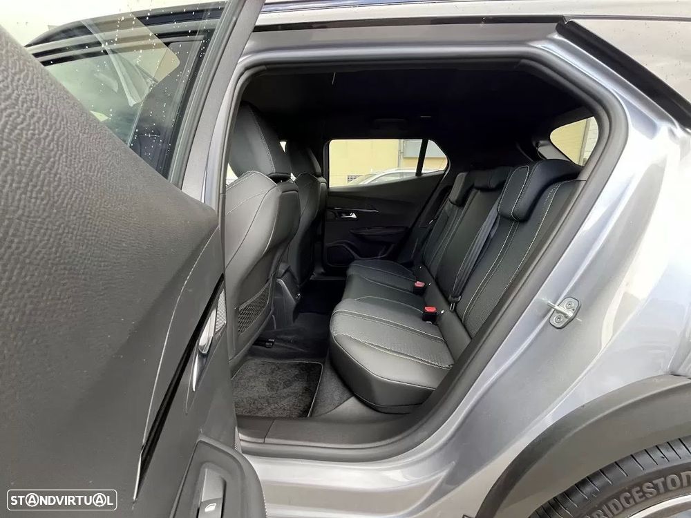 Peugeot e-2008 50 kWh GT - 44