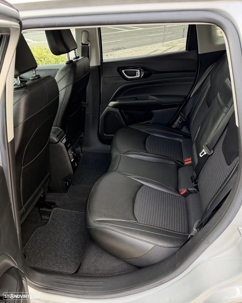 Jeep Compass 1.3 T Limited - 26