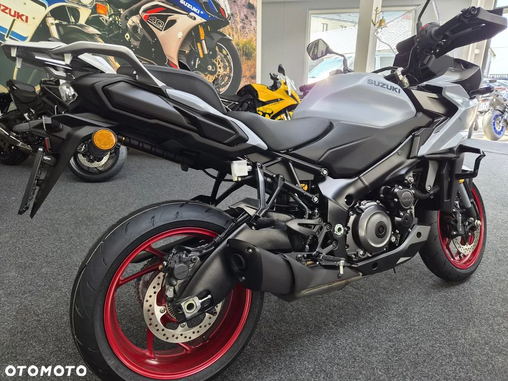 Suzuki GSX 1000 - 17