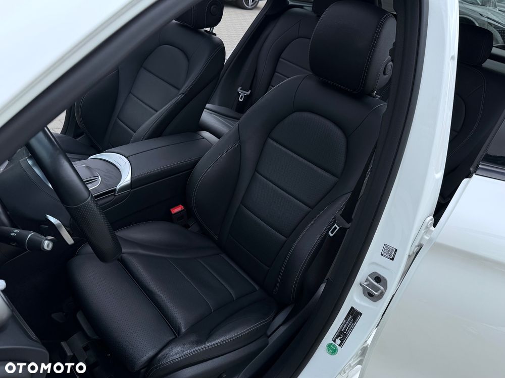 Mercedes-Benz GLC 300 de 4Matic 9G-TRONIC AMG Line - 34