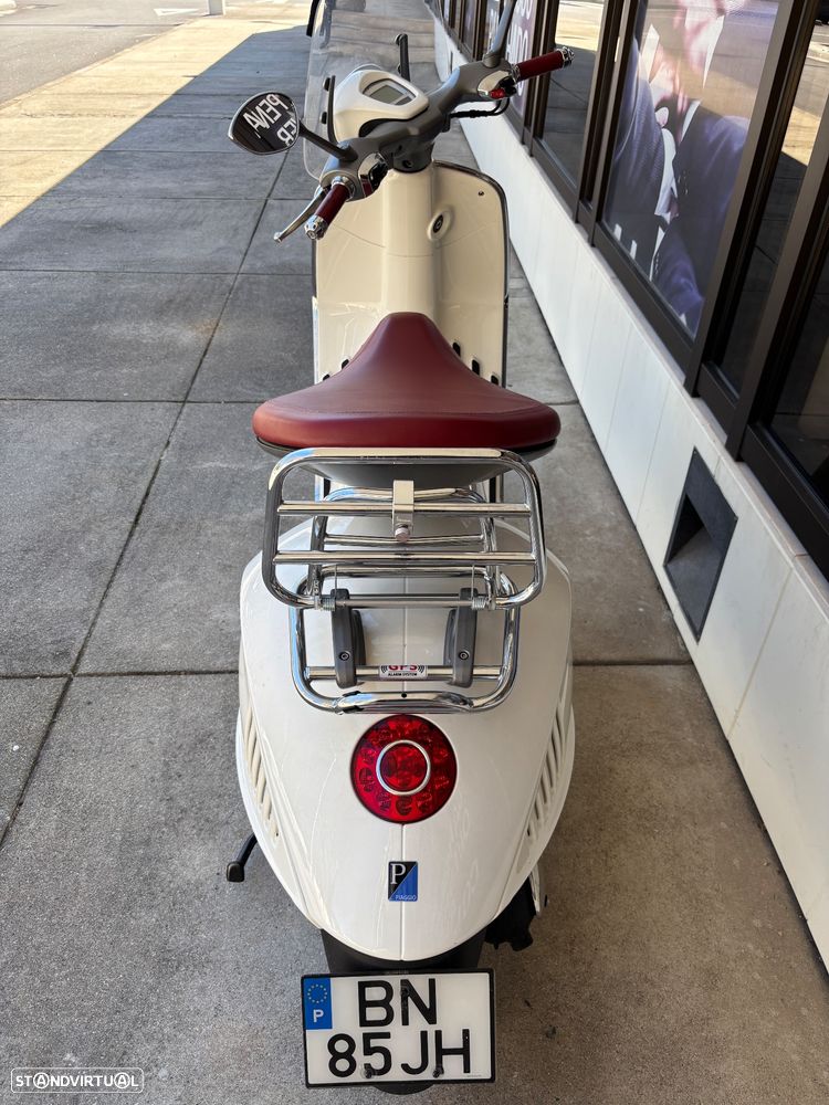 Vespa Vespa 946 - 28