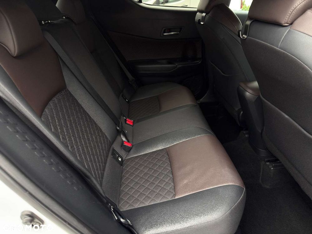 Toyota C-HR Hybrid Lounge - 34