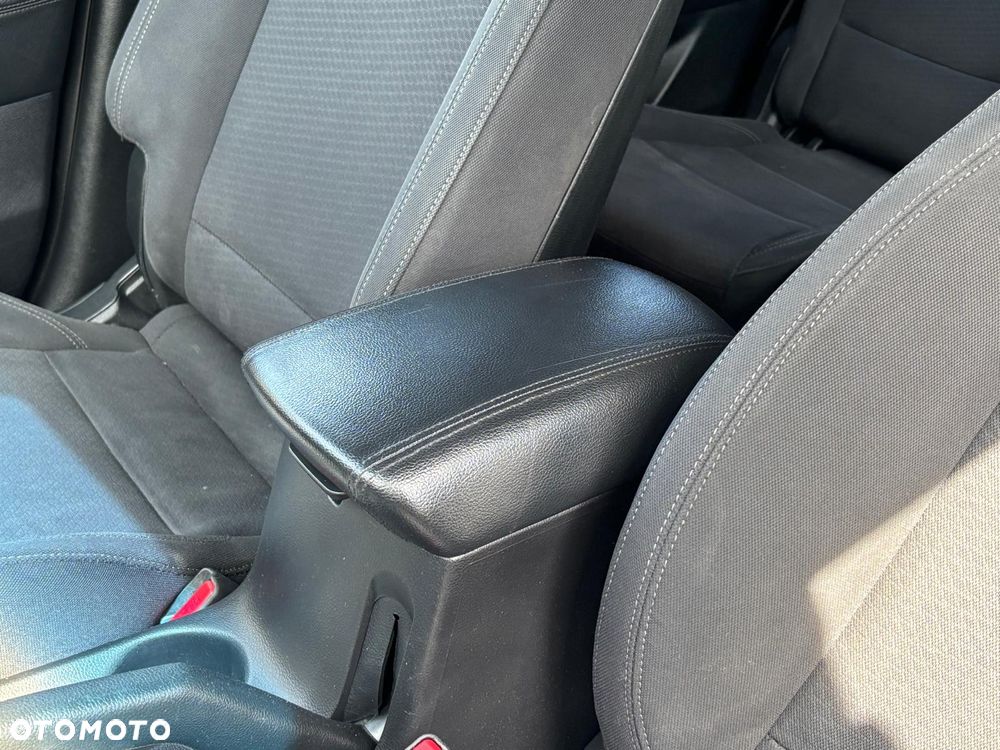 Kia Carens 1.7 CRDi M 7os EU6 - 22