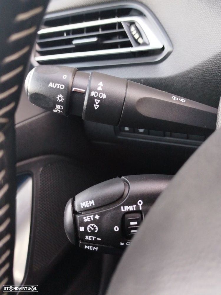 Peugeot 308 SW 1.2 PureTech Allure J17 - 27