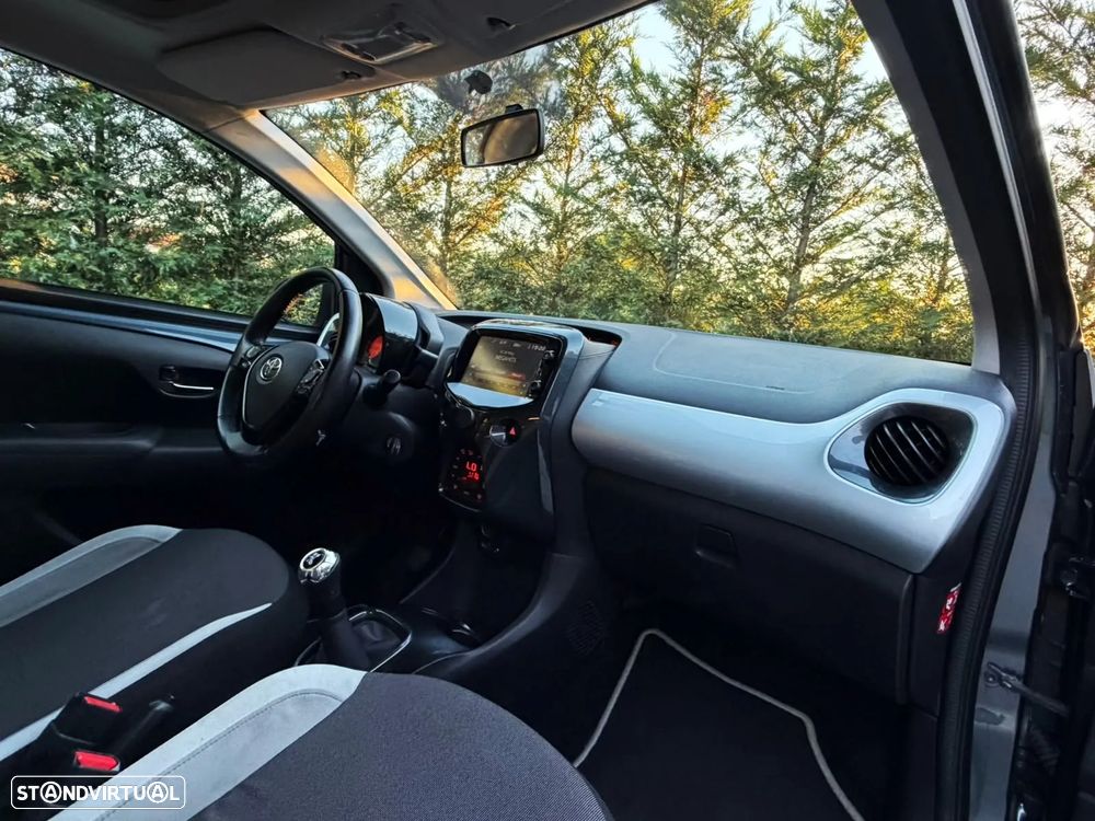 Toyota Aygo 1.0 X-Play - 20