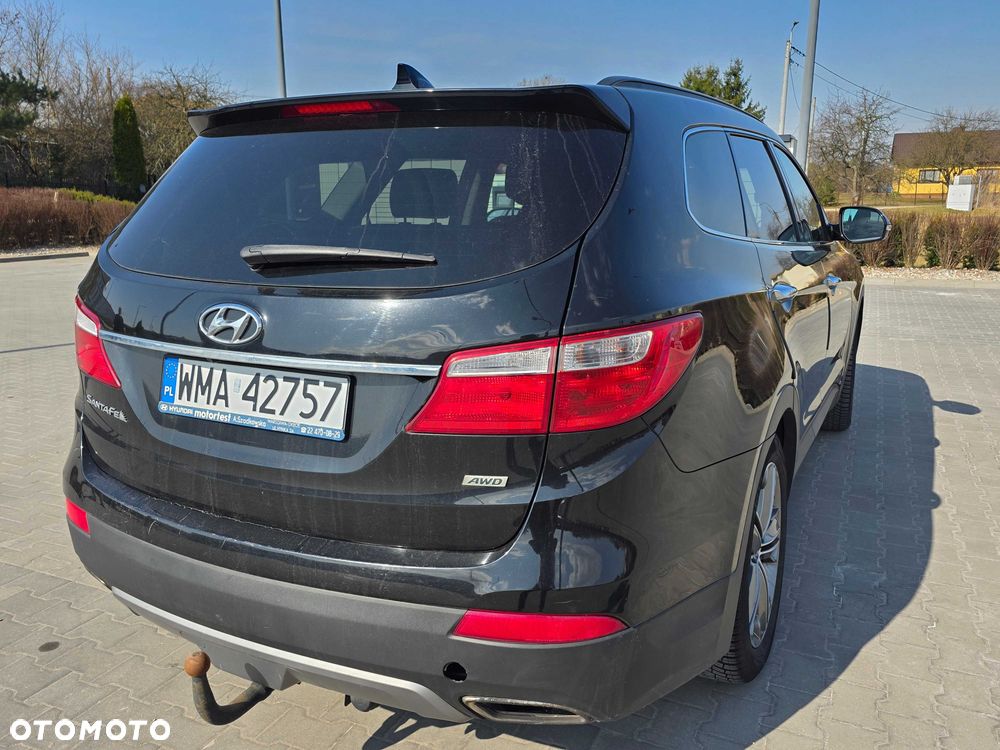 Hyundai Grand Santa Fe - 2