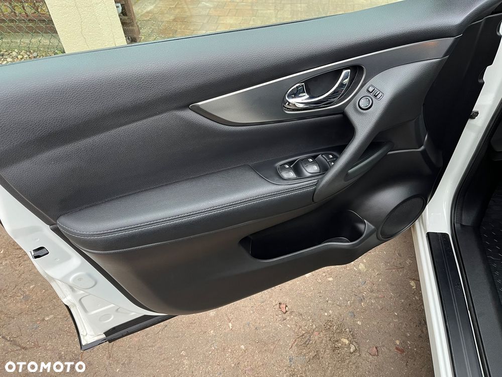 Nissan Qashqai 1.3 DIG-T N-CONNECTA - 13