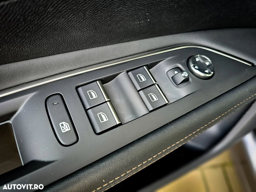 Peugeot 3008 PHEV 300 EAT8 4X4 GT - 19