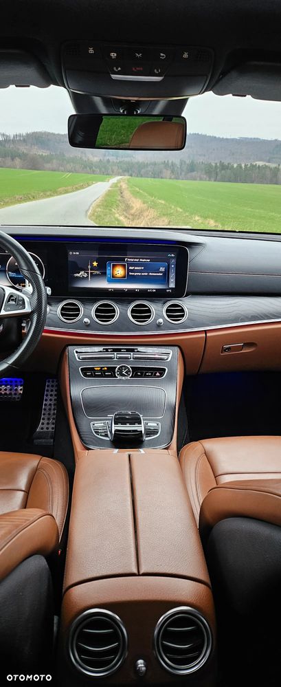 Mercedes-Benz Klasa E 220 d 4Matic 9G-TRONIC AMG Line - 28