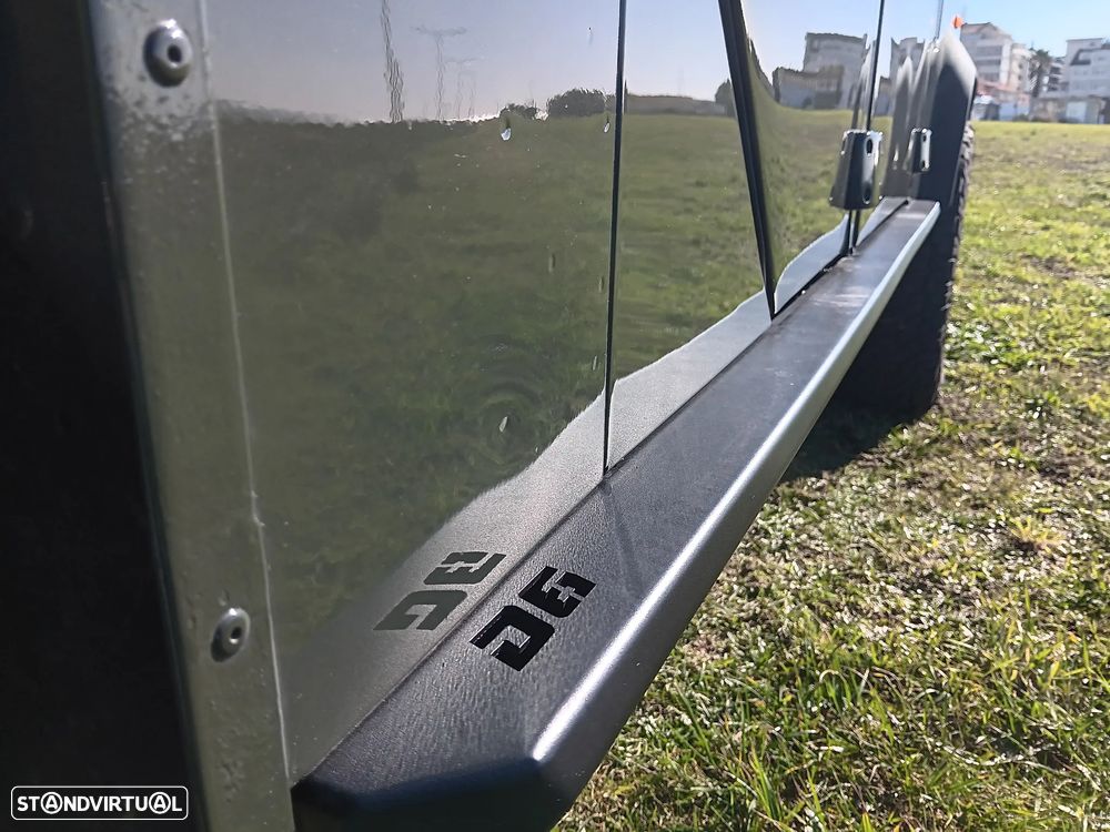 Land Rover Defender - 15