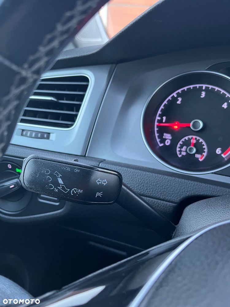 Volkswagen Golf 1.6 TDI BlueMotion Comfortline - 35