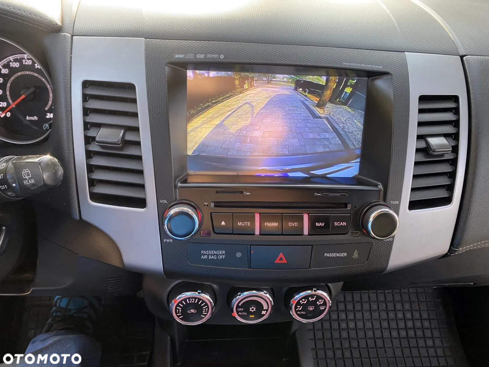 Mitsubishi Outlander - 10