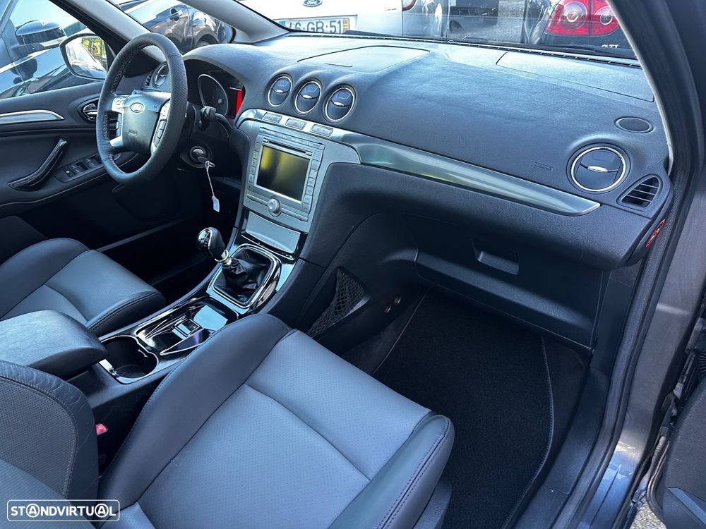 Ford S-Max 2.0 TDCi Titanium 7L - 16