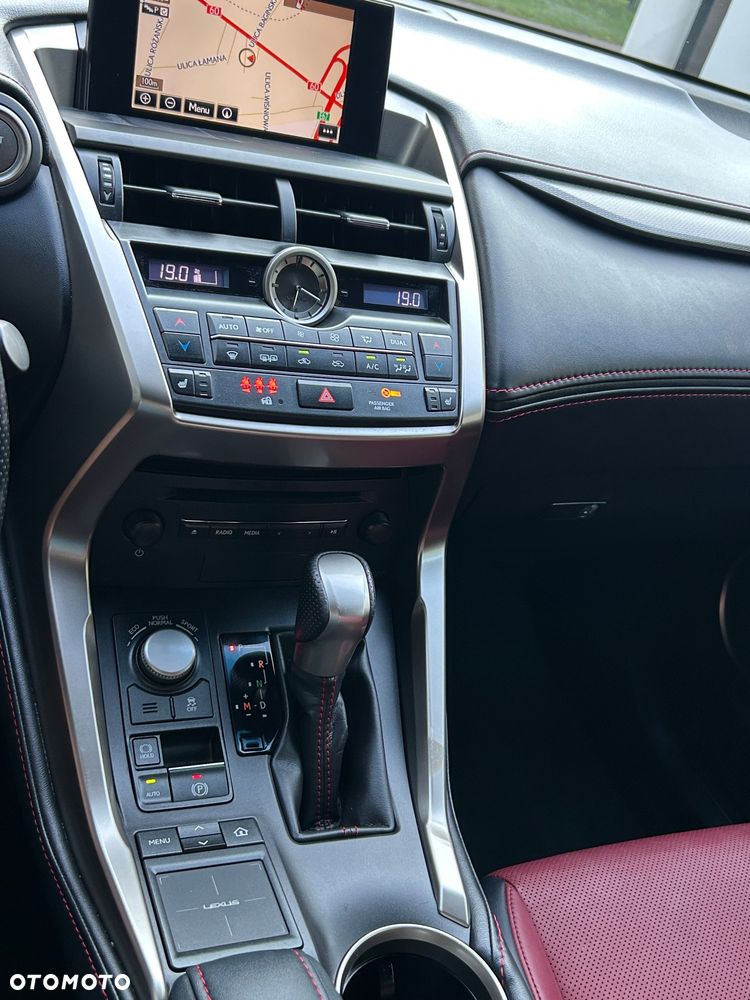 Lexus NX 200t F Sport AWD - 32