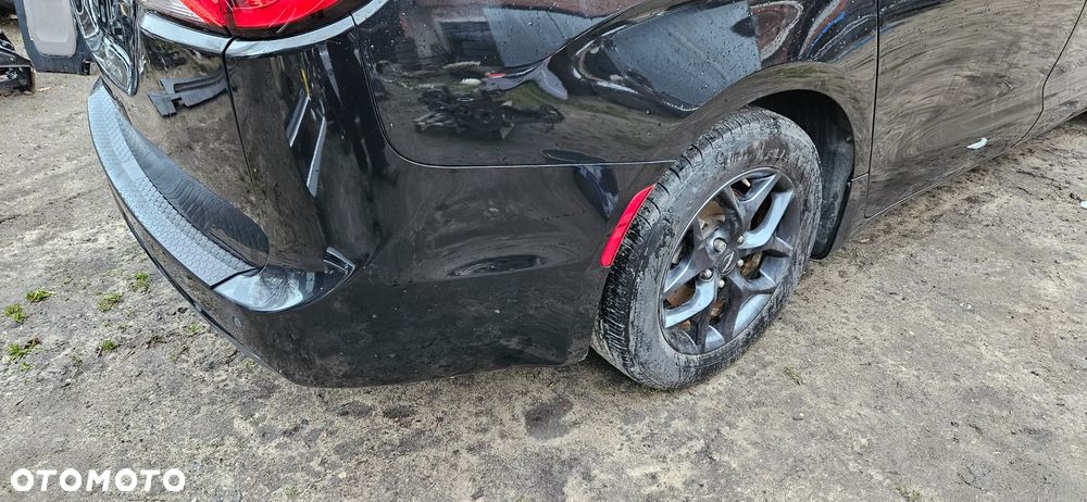 Chrysler Pacifica Touring Plus 2016- Wersja S Kompletny tył Klapa bagażnika Zderzak tył pod PDC czujniki parkowania Martwe pola Lampa prawa lewa LED CAŁY TYŁ kolor  PXR - 7