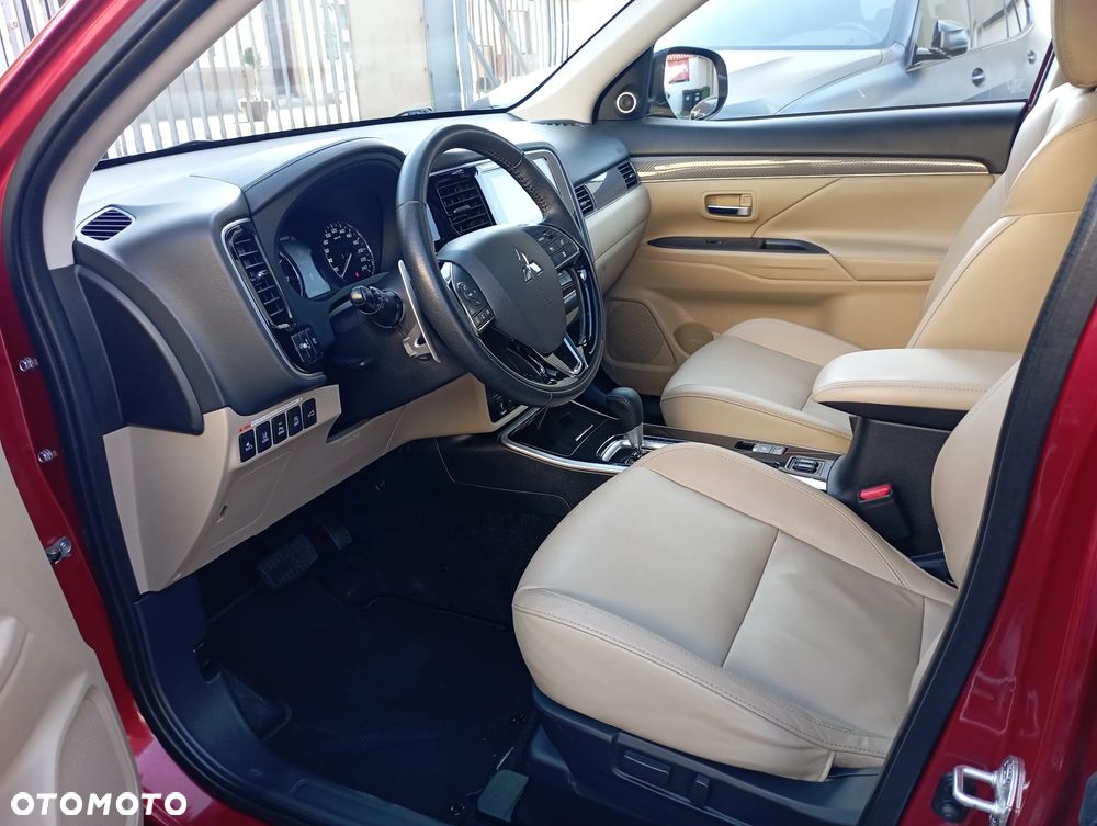 Mitsubishi Outlander 2.0 Intense + Navi 4WD CVT - 7