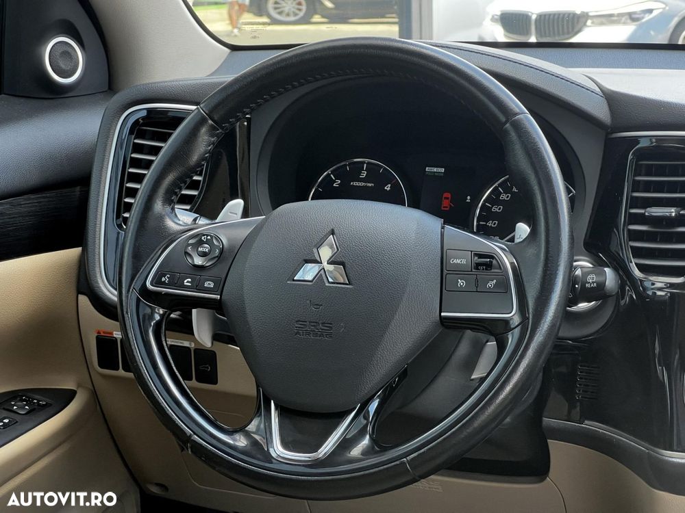 Mitsubishi Outlander - 11