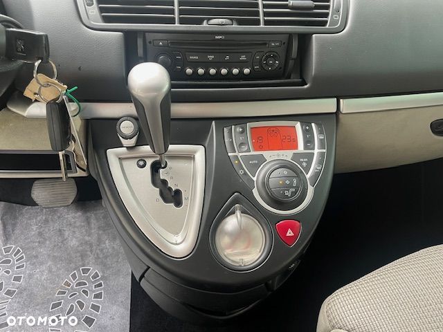 Peugeot 807 140 Automatik Premium - 12