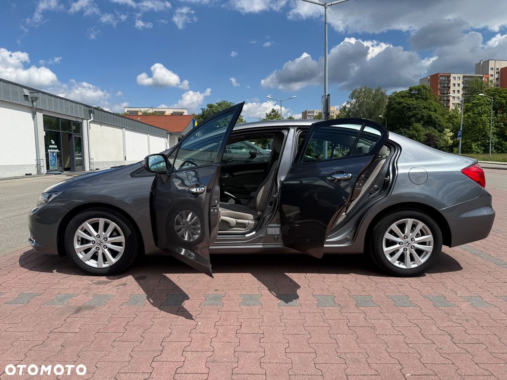 Honda Civic 1.8 Executive - 17